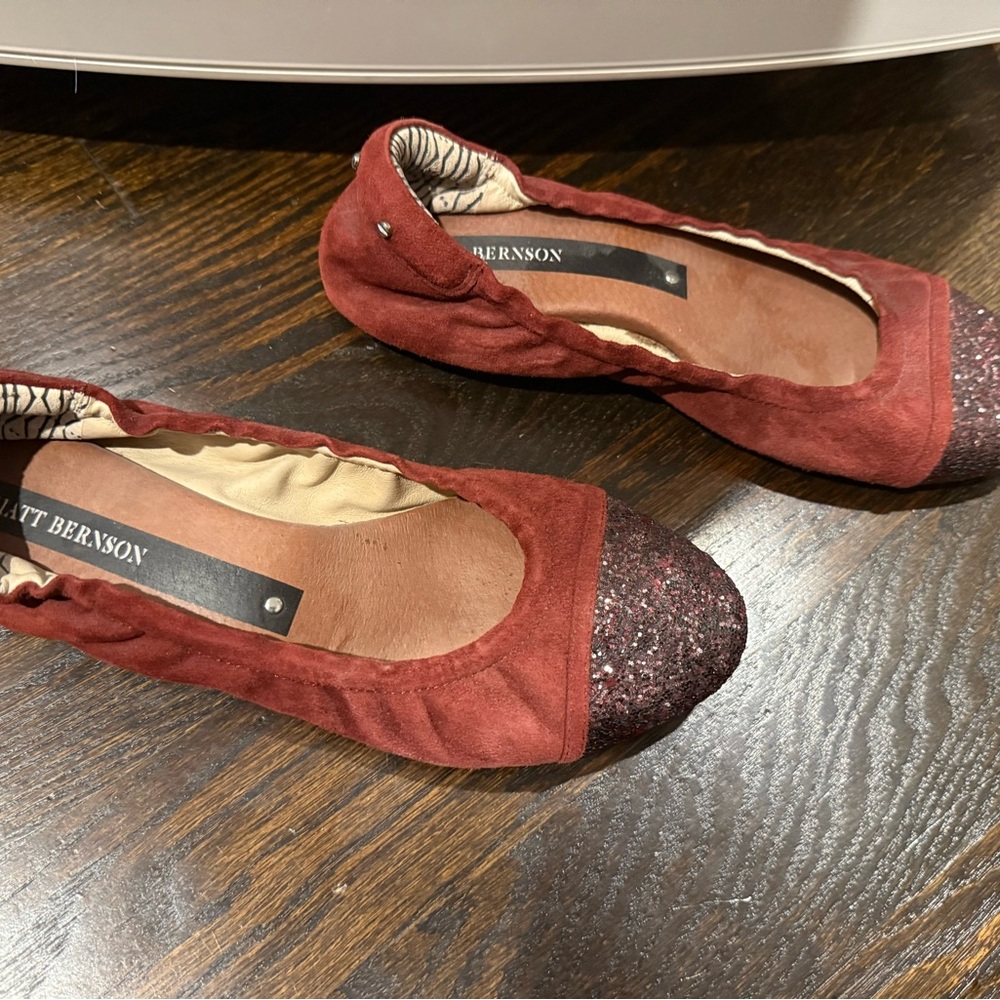 Matt Bernson Sz 8.5 Women's Burgundy Suede and Glitter Flats